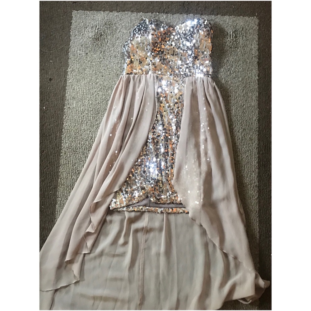 Flowy sequined NYE cocktail tube dress! ✨🥂